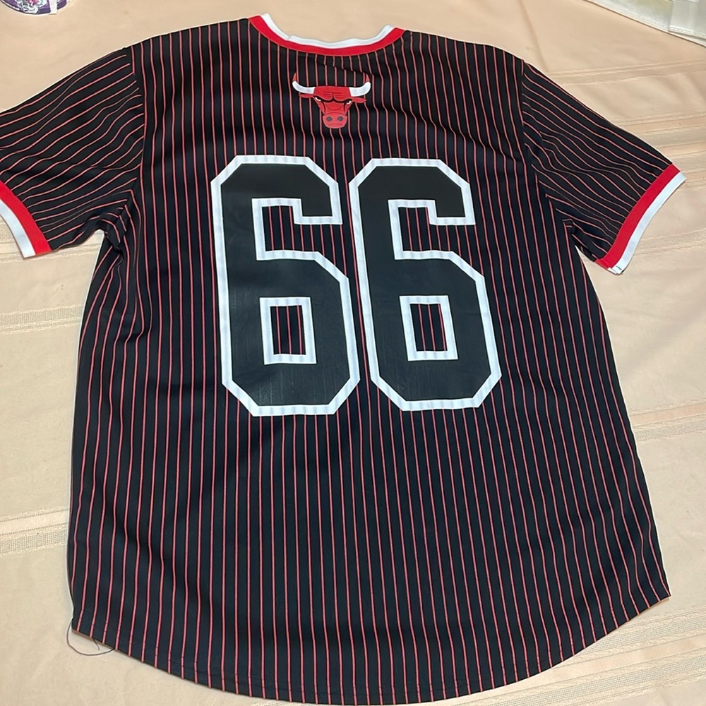 NBA Chicago Bulls red black pinstriped Jersey shirt size large